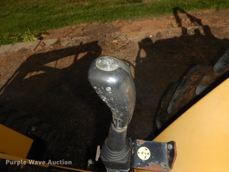 image for item DH8752 2004 Challenger MT297  MFWD tractor