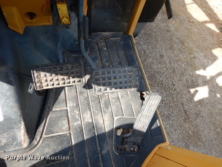 image for item DH8752 2004 Challenger MT297  MFWD tractor