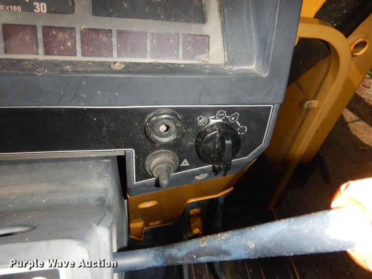 image for item DH8752 2004 Challenger MT297  MFWD tractor