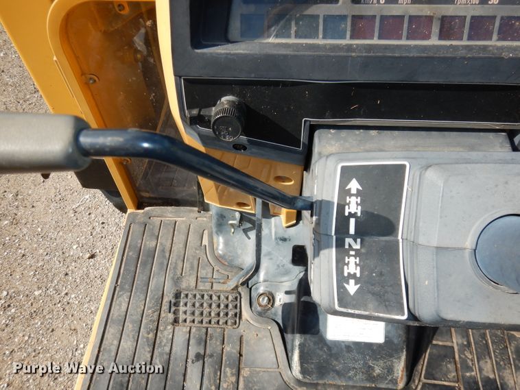 image for item DH8752 2004 Challenger MT297  MFWD tractor