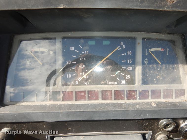 image for item DH8752 2004 Challenger MT297  MFWD tractor