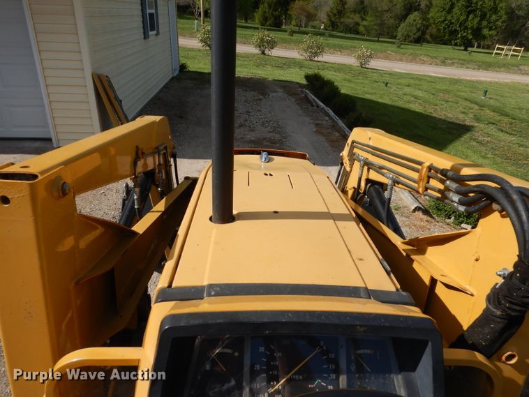 image for item DH8752 2004 Challenger MT297  MFWD tractor