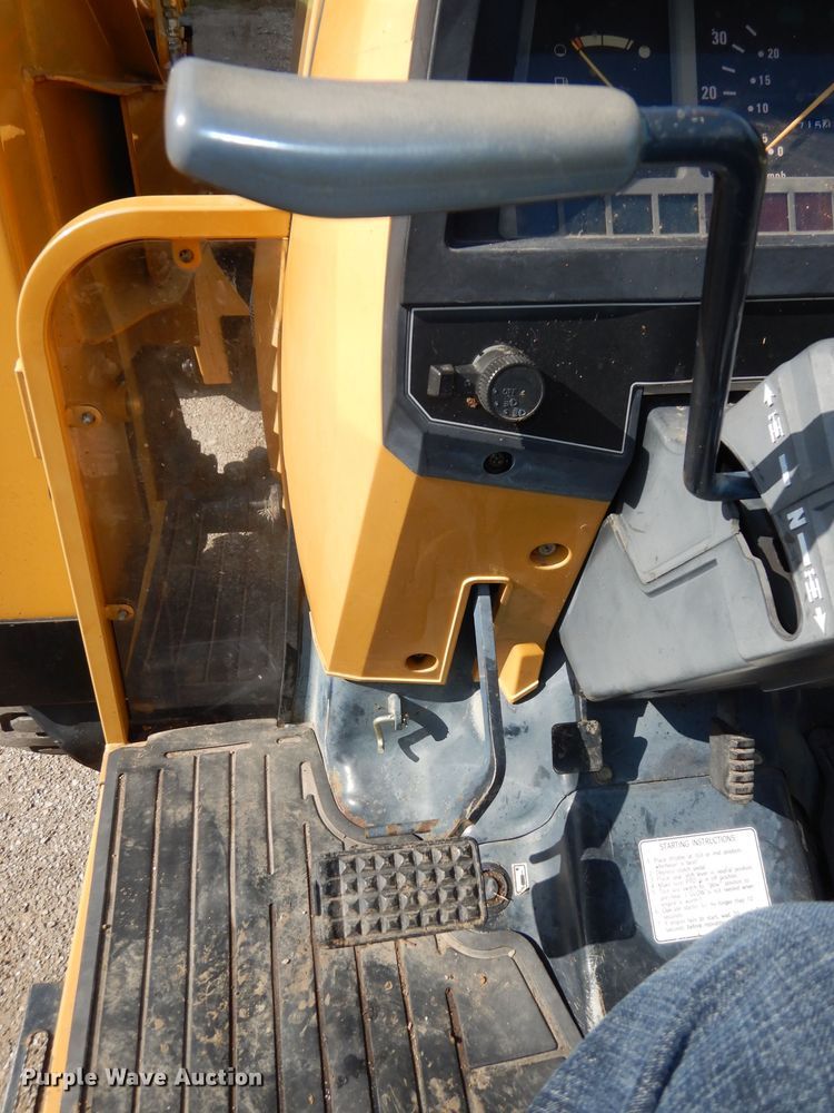 image for item DH8752 2004 Challenger MT297  MFWD tractor