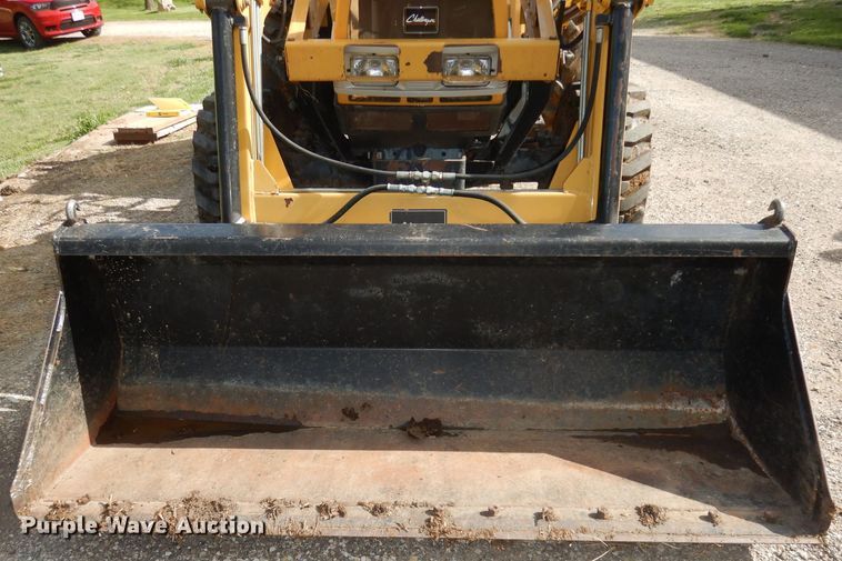 image for item DH8752 2004 Challenger MT297  MFWD tractor