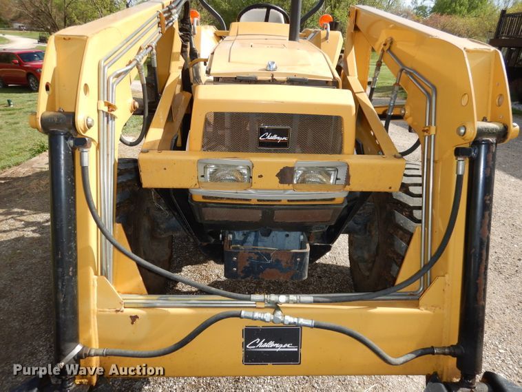 image for item DH8752 2004 Challenger MT297  MFWD tractor