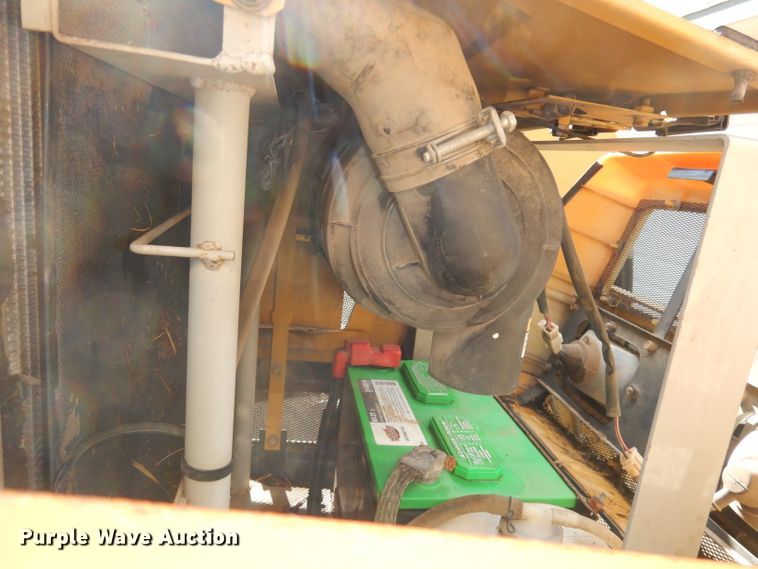 image for item DH8752 2004 Challenger MT297  MFWD tractor