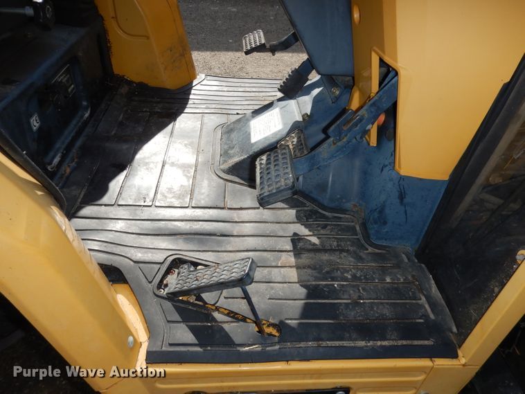 image for item DH8752 2004 Challenger MT297  MFWD tractor