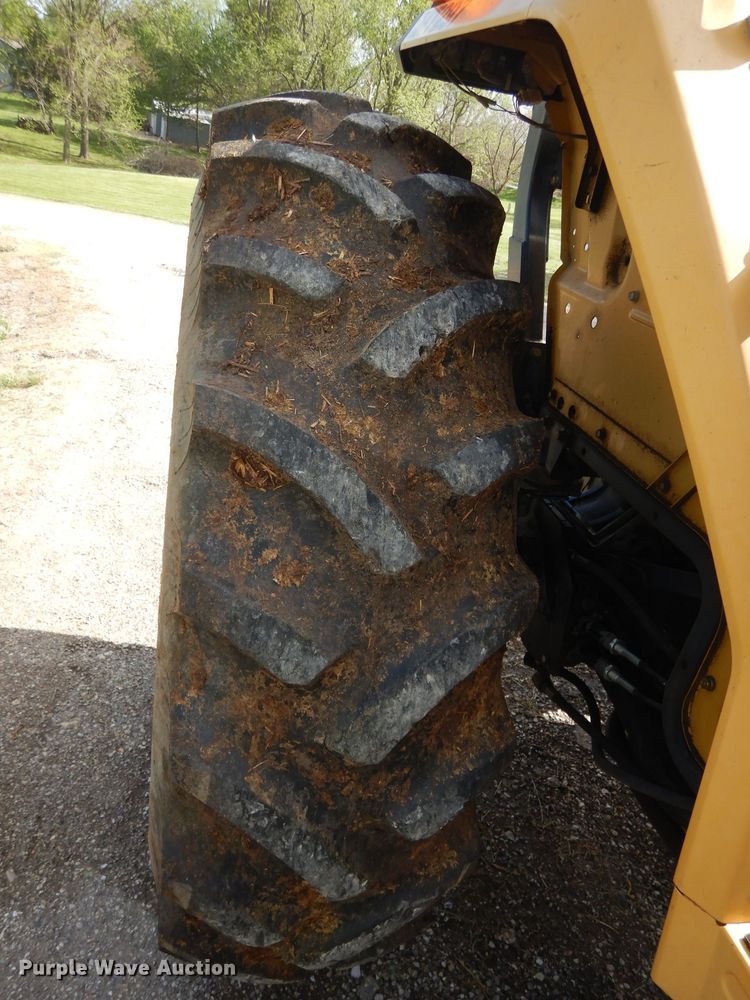 image for item DH8752 2004 Challenger MT297  MFWD tractor