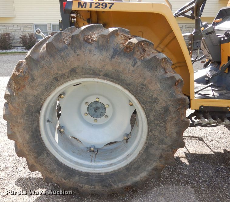 image for item DH8752 2004 Challenger MT297  MFWD tractor