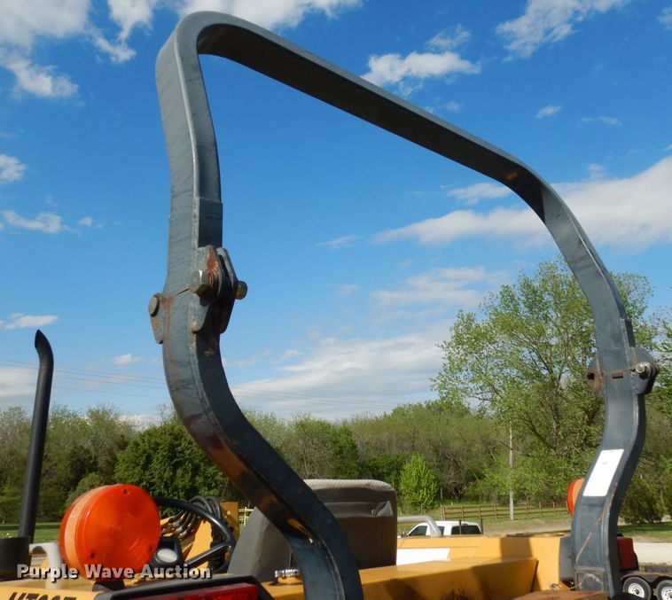 image for item DH8752 2004 Challenger MT297  MFWD tractor