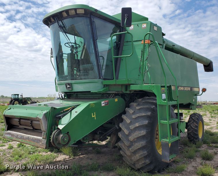 image for item DI4798 1995 John Deere 9600  combine