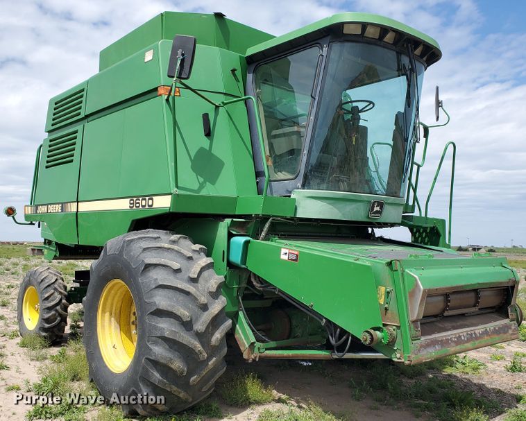 image for item DI4798 1995 John Deere 9600  combine