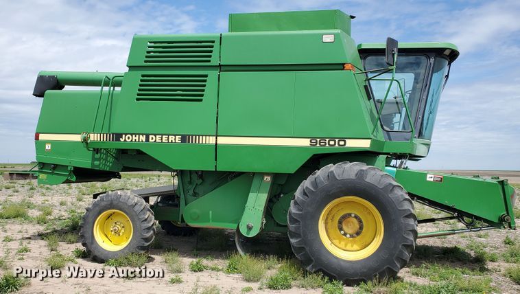 image for item DI4798 1995 John Deere 9600  combine