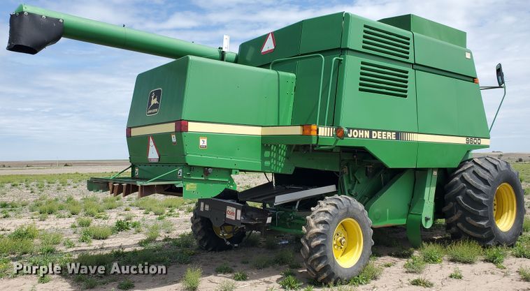 image for item DI4798 1995 John Deere 9600  combine