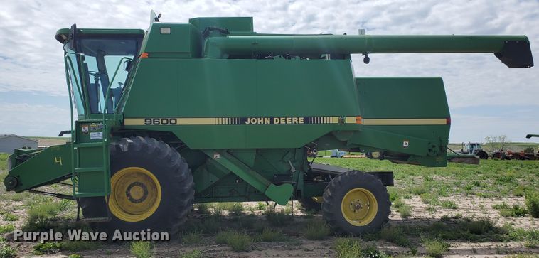 image for item DI4798 1995 John Deere 9600  combine