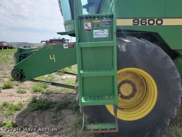image for item DI4798 1995 John Deere 9600  combine
