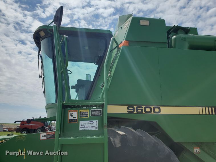 image for item DI4798 1995 John Deere 9600  combine