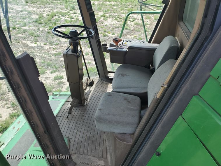 image for item DI4798 1995 John Deere 9600  combine