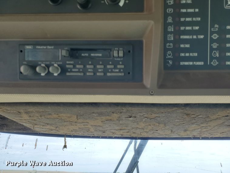 image for item DI4798 1995 John Deere 9600  combine