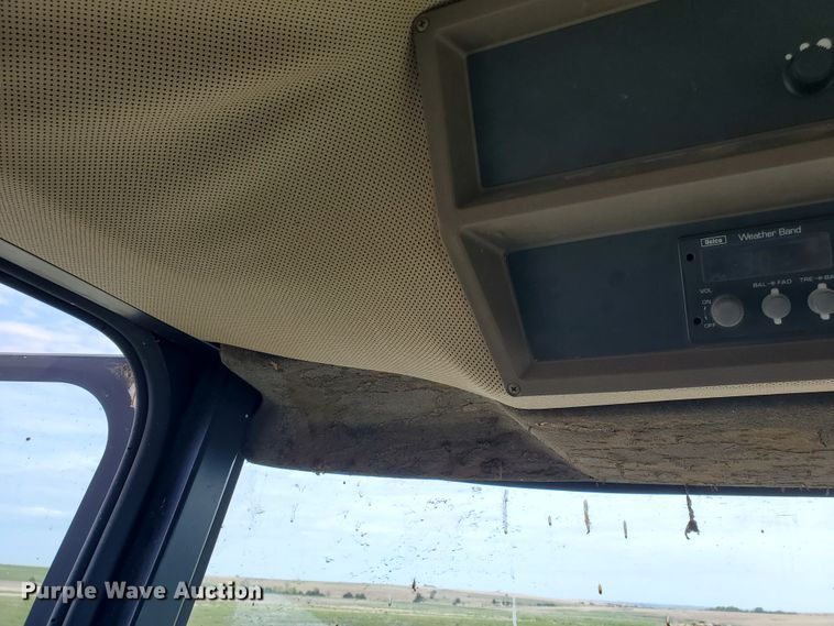 image for item DI4798 1995 John Deere 9600  combine