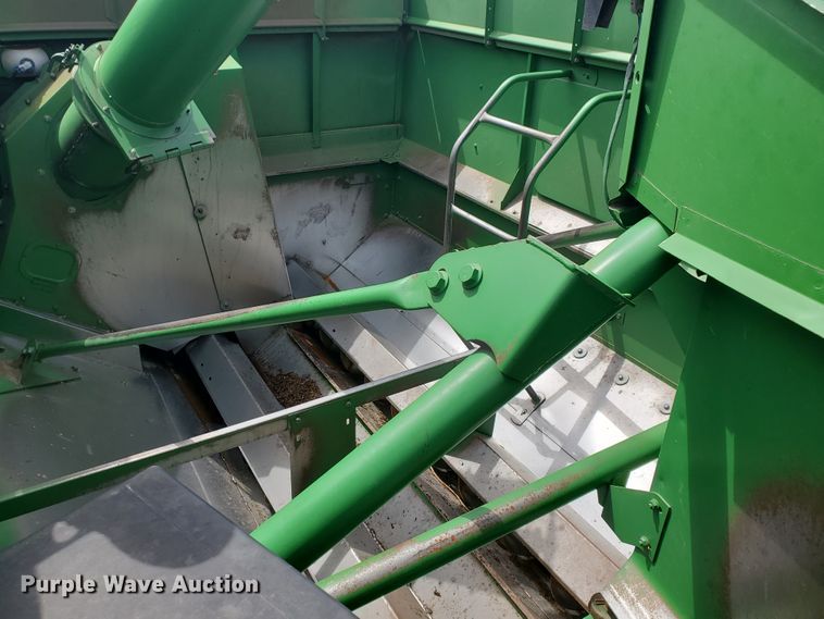 image for item DI4798 1995 John Deere 9600  combine