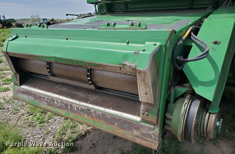 image for item DI4798 1995 John Deere 9600  combine