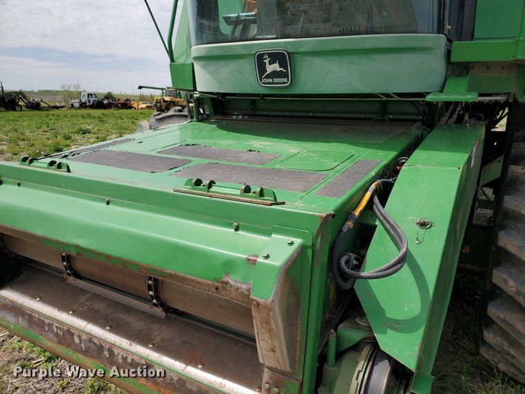 image for item DI4798 1995 John Deere 9600  combine