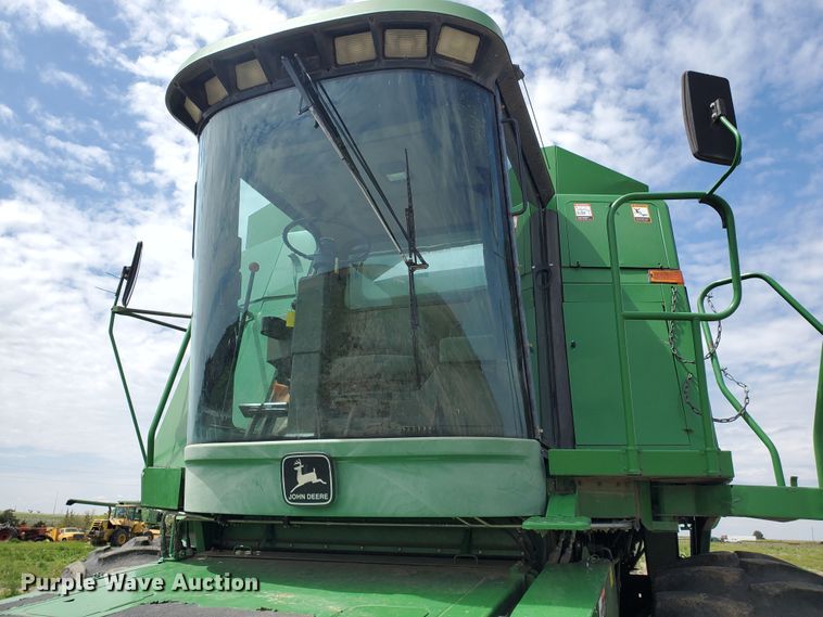 image for item DI4798 1995 John Deere 9600  combine