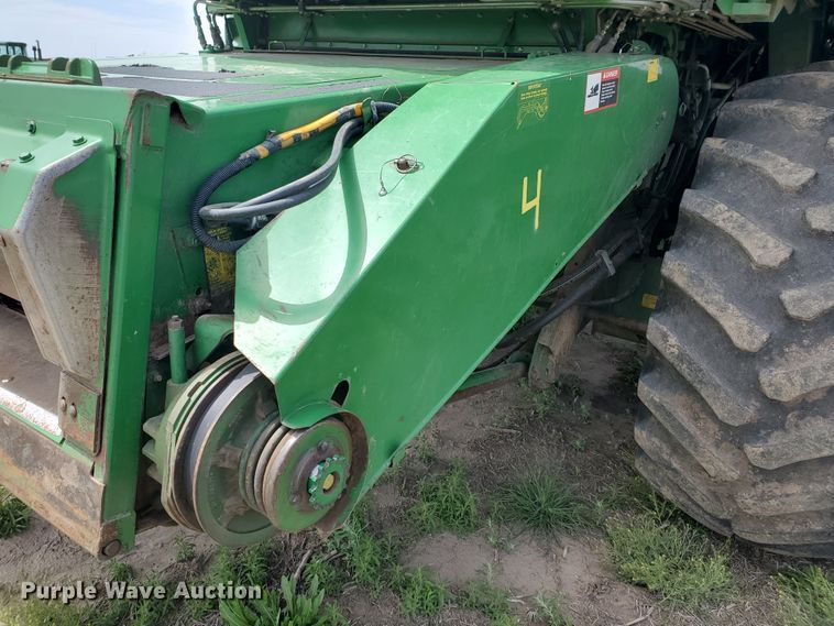 image for item DI4798 1995 John Deere 9600  combine