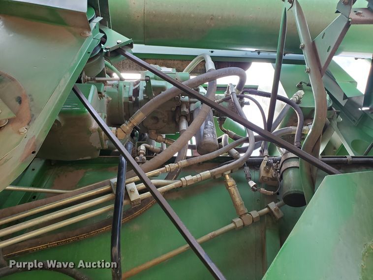 image for item DI4798 1995 John Deere 9600  combine