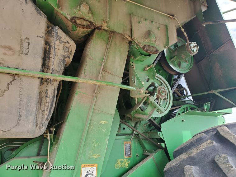 image for item DI4798 1995 John Deere 9600  combine