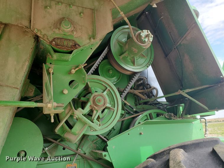 image for item DI4798 1995 John Deere 9600  combine