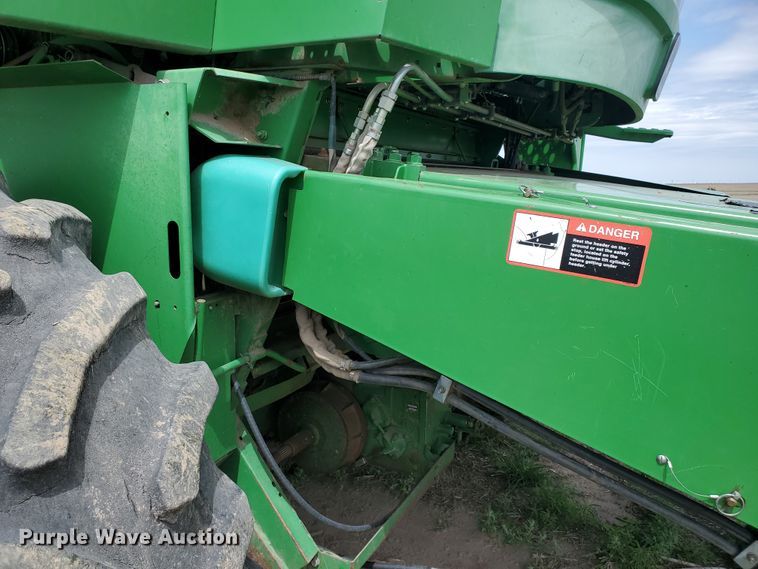 image for item DI4798 1995 John Deere 9600  combine