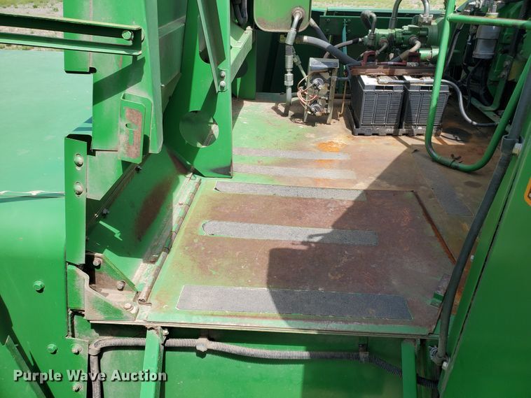 image for item DI4798 1995 John Deere 9600  combine