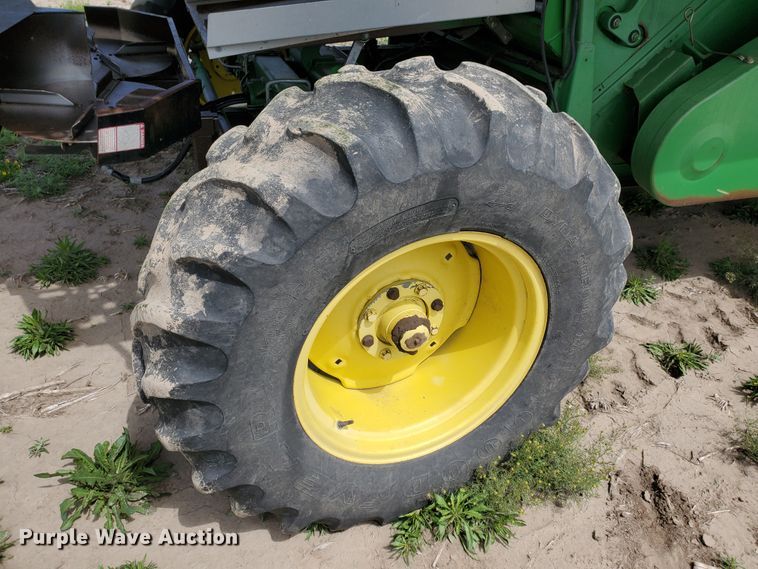 image for item DI4798 1995 John Deere 9600  combine