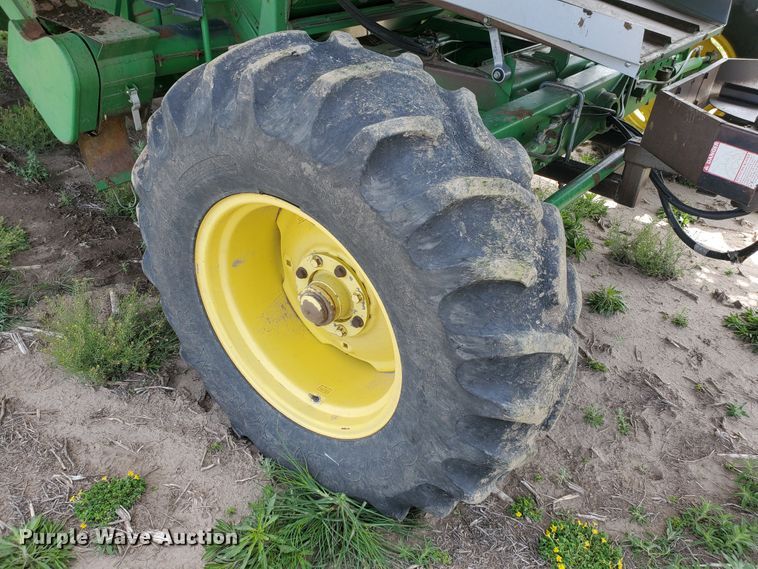 image for item DI4798 1995 John Deere 9600  combine