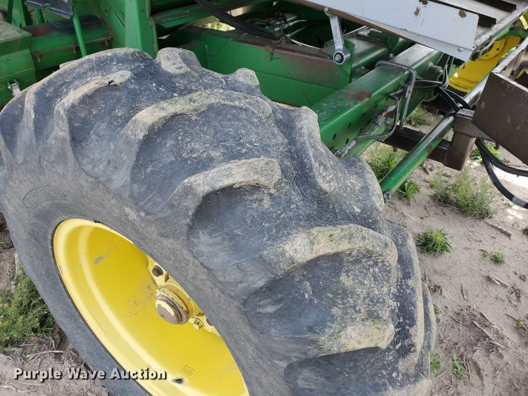 image for item DI4798 1995 John Deere 9600  combine