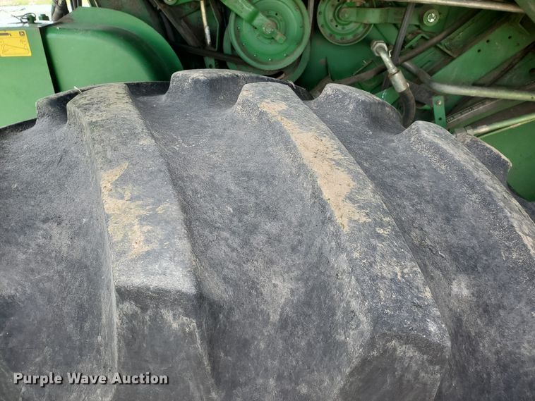 image for item DI4798 1995 John Deere 9600  combine