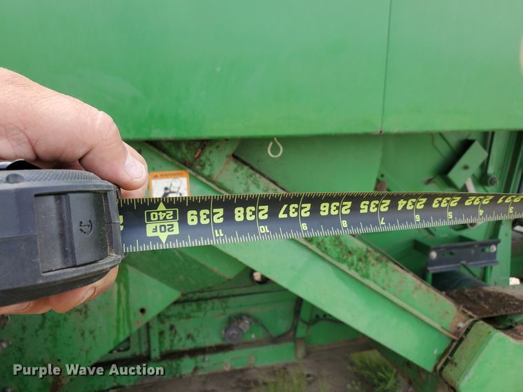 image for item DI4798 1995 John Deere 9600  combine