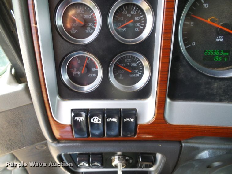 image for item DI5592 2007 Kenworth T800  silage truck