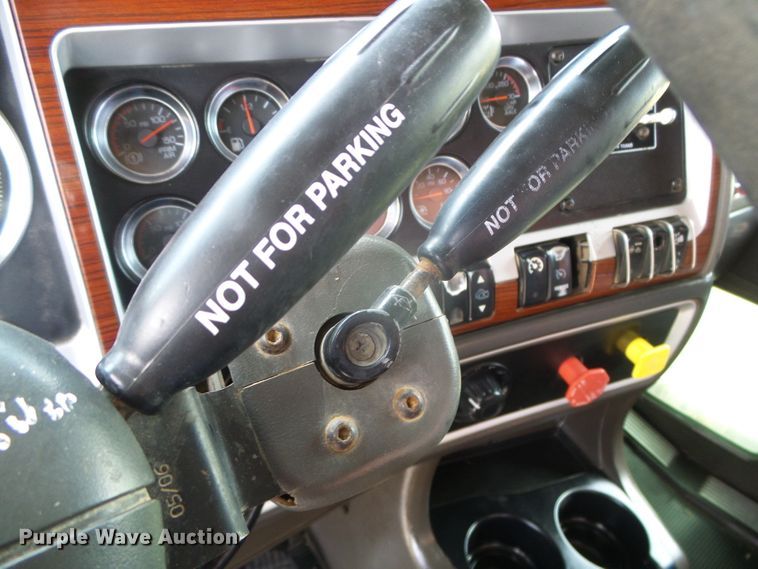 image for item DI5592 2007 Kenworth T800  silage truck