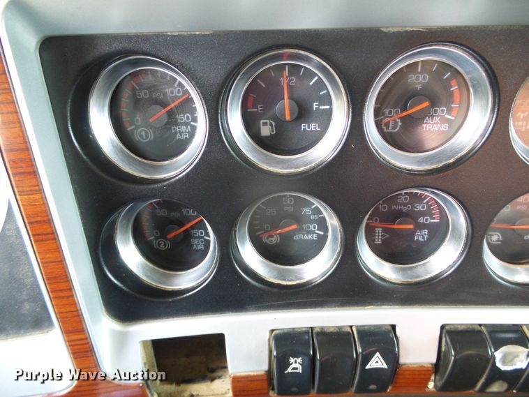 image for item DI5592 2007 Kenworth T800  silage truck