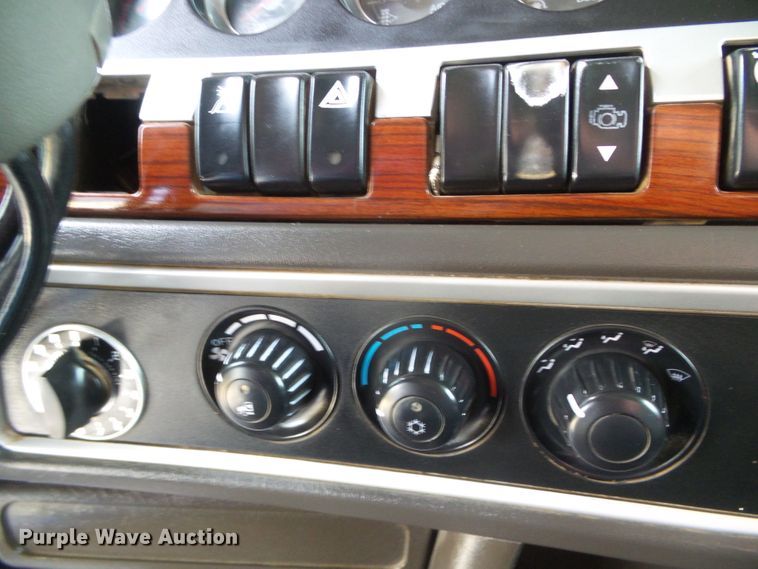 image for item DI5592 2007 Kenworth T800  silage truck