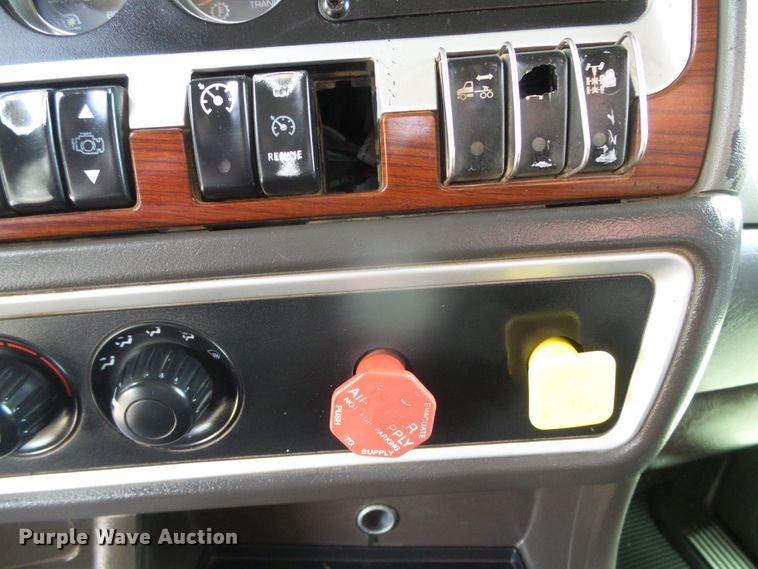 image for item DI5592 2007 Kenworth T800  silage truck