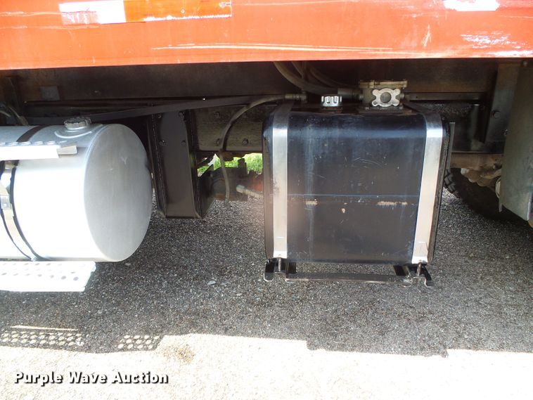 image for item DI5592 2007 Kenworth T800  silage truck