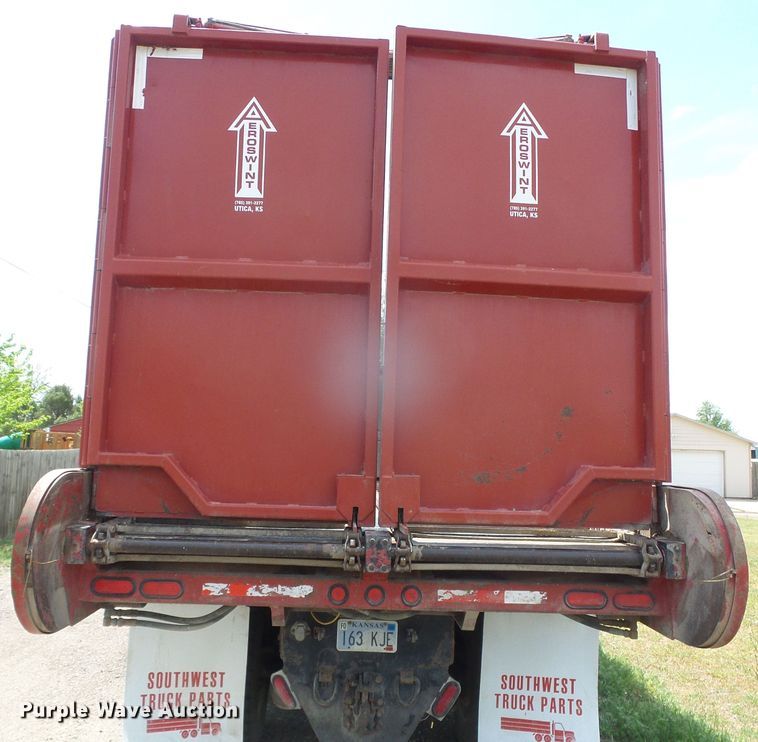 image for item DI5592 2007 Kenworth T800  silage truck