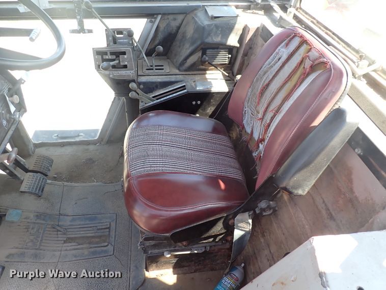 image for item DJ5668 1979 Massey Ferguson 2705  tractor