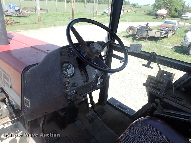 image for item DJ5668 1979 Massey Ferguson 2705  tractor
