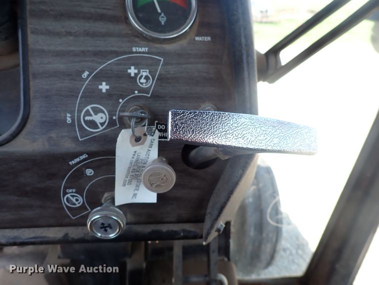 image for item DJ5668 1979 Massey Ferguson 2705  tractor