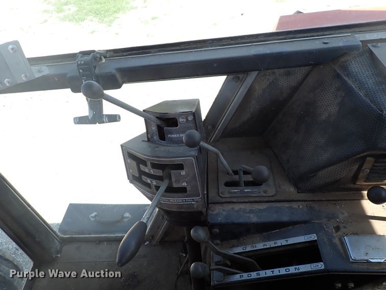 image for item DJ5668 1979 Massey Ferguson 2705  tractor